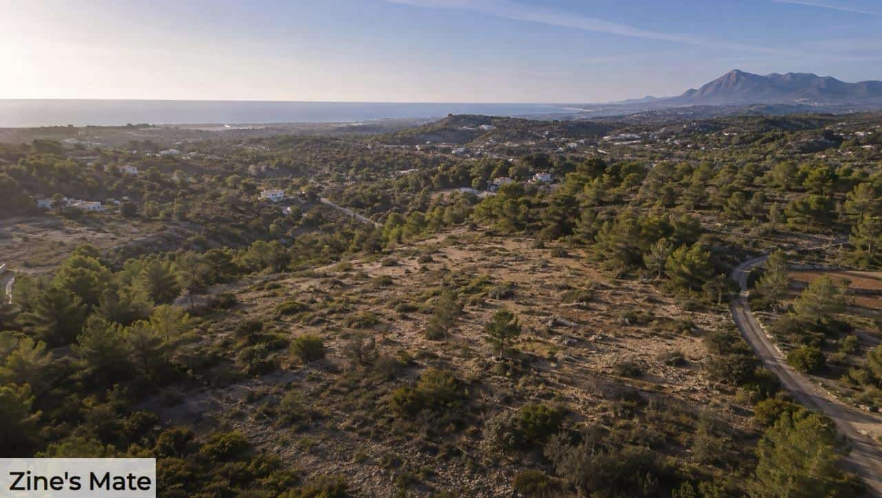 Terreno en Alicante entre paisaje mediterráneo y montañas
